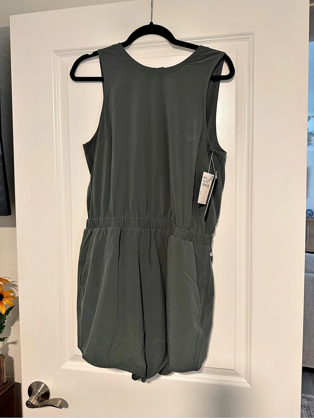 Nordstrom Sleeveless Romper in Green Size Medium NWT